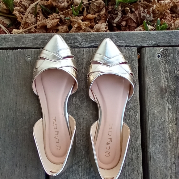 City Chic flat shoes. Gold. Size 40. - Picture 3 of 4